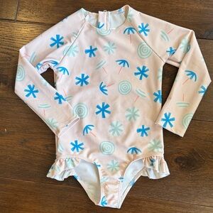 Pearl Street Swim - Girls' Pink Beach Umbrellas Swimsuit Rashguard - Size: 5/6